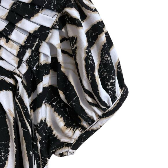 Style & Co PM Top Black White Tan Abstract Print Scoop Neck Stretch Knit Travel - Picture 5 of 7